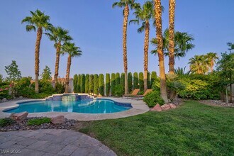Building Photo - 2394 Millcroft Dr