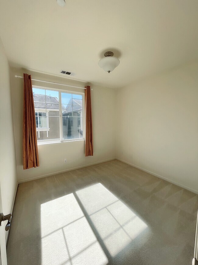 Foto del edificio - 369 Brisa Suave Cmn