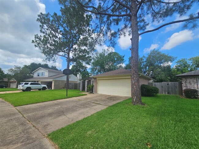Building Photo - 3206 Pebble Lake Dr
