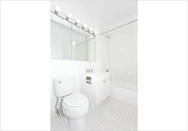 Building Photo - 200 Chambers St