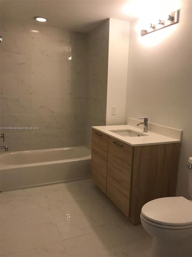 Foto del edificio - 16385 Biscayne Blvd