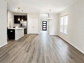 Building Photo - 40621 Guillemont Ln