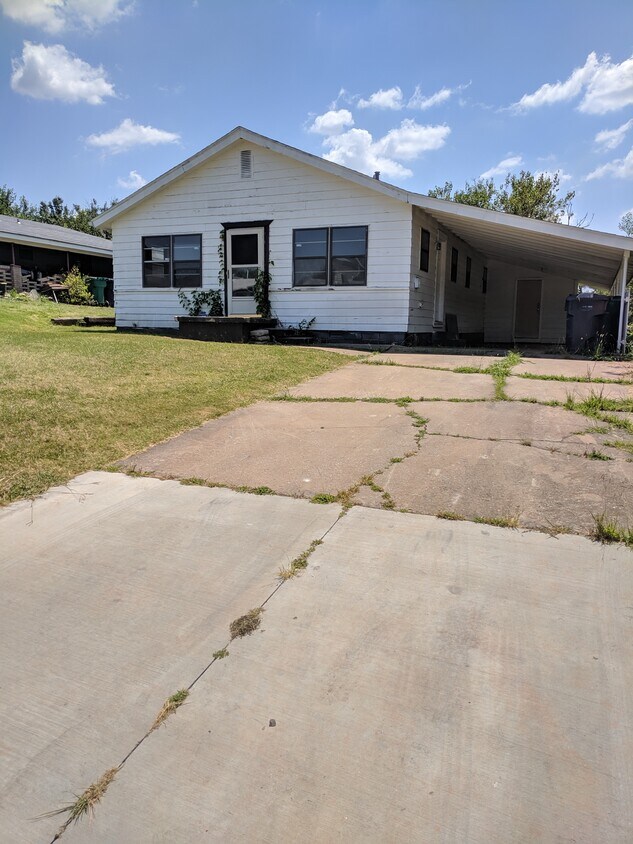 Primary Photo - 900 NE 32nd St