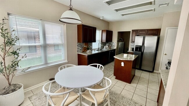 Foto del edificio - 1602 Stoney Park Dr