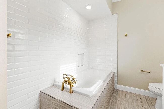 Photo - BEAUTIFULLY REMODELED 3-BEDROOM TAMPA HOME | SUNROOM | MODERN INTERIOR