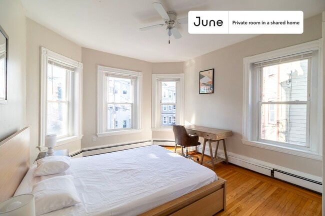 Private bedroom in 4 bed/2 bath Home - Private bedroom in 4 bed/2 bath Home