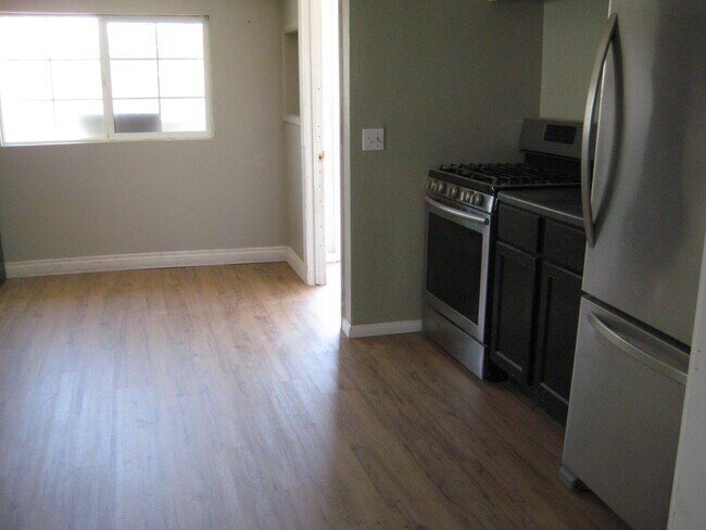 Building Photo - 253 Leighton Dr
