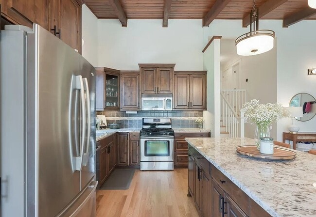 Building Photo - 2820 Overlook Dr