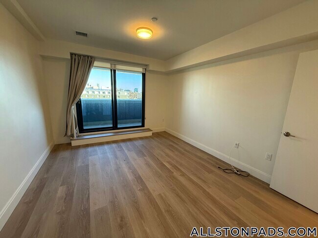 Foto del edificio - 1079 Commonwealth Ave