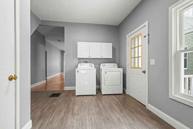 Foto del edificio - 208 S Swan St