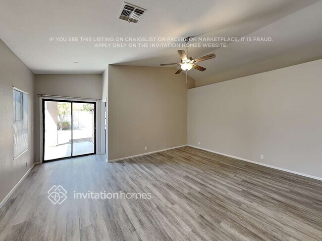 Foto del edificio - 8814 W Laurel Ln