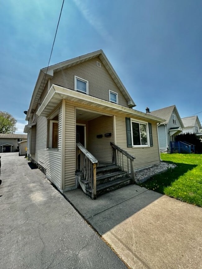 Building Photo - 1152 Stuart St