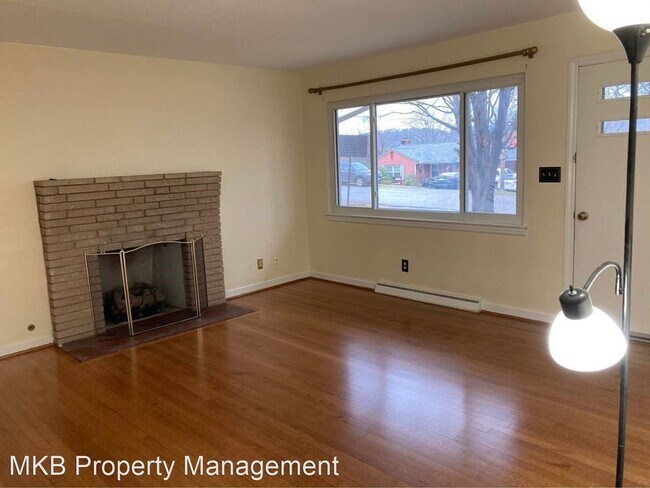 Building Photo - 3 br, 1.5 bath House - 3260 Rasmont Road