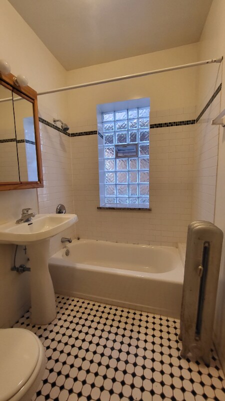 Building Photo - 5037 S Dorchester Ave