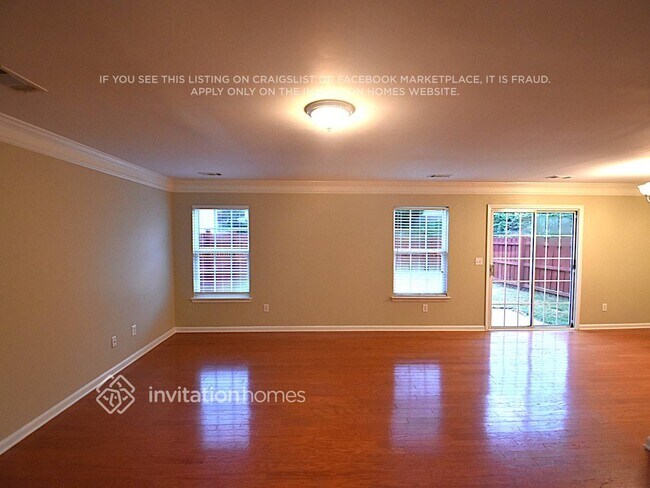 Foto del edificio - 2440 Sheldon Pl