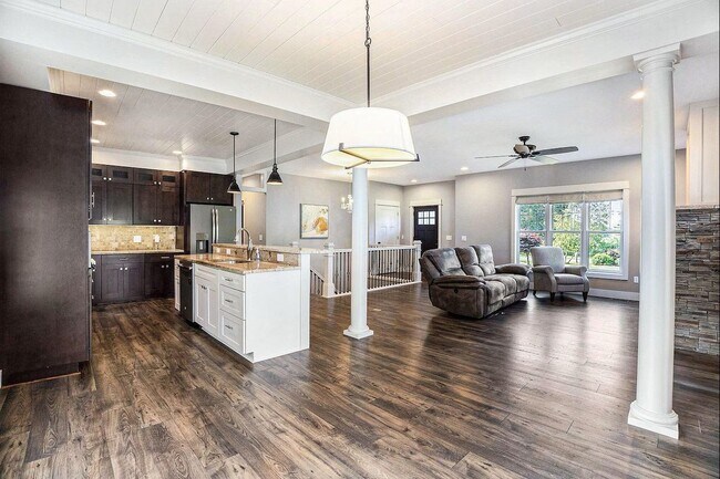 Foto del edificio - 1398 N Lakeshore Dr