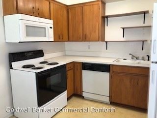 Primary Photo - 10833-10835 SE 200th St