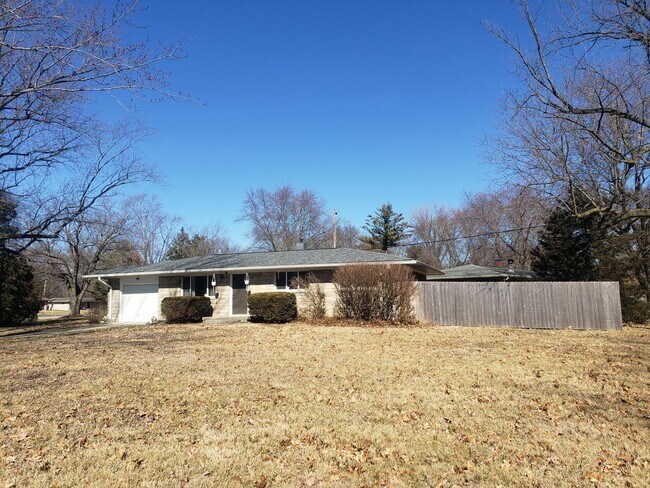 Foto del edificio - 10229 Carrollton Ave