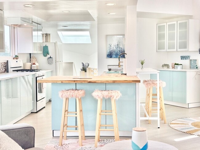 Building Photo - Oxnard / Silver Strand Beach / 2 bedroom 1...