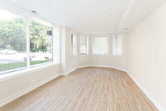 Building Photo - 5200 N Leavitt St