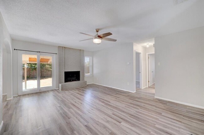 Foto del edificio - 1404 Greenfield Dr