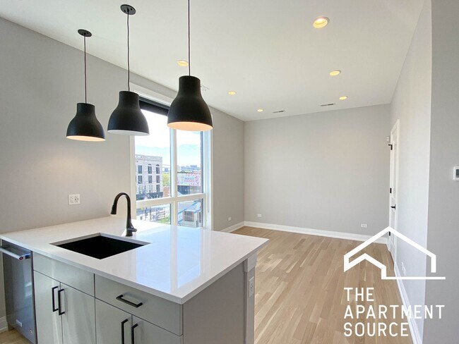 Foto del edificio - 1050 W Cornelia Ave