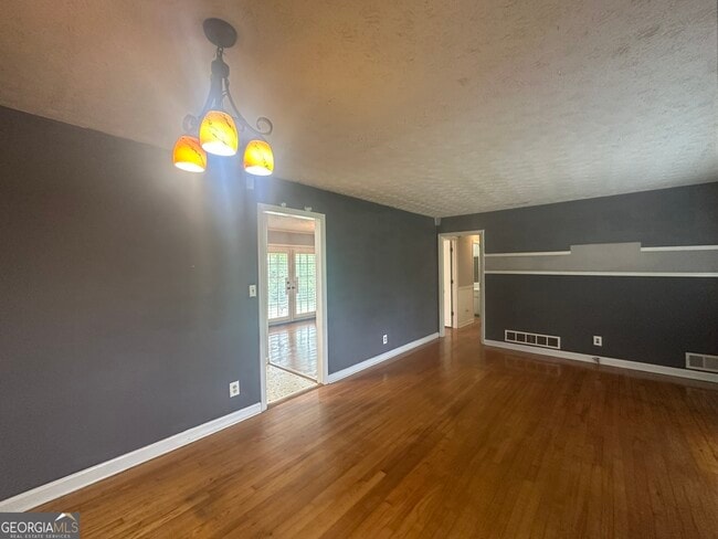 Building Photo - 3053 Menlo Park Dr