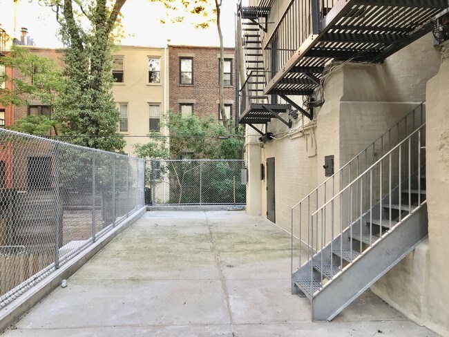 Building Photo - 55 W 105th St