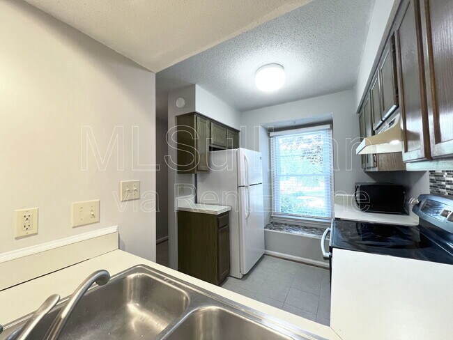 Foto del edificio - 2206 Alpine Rd