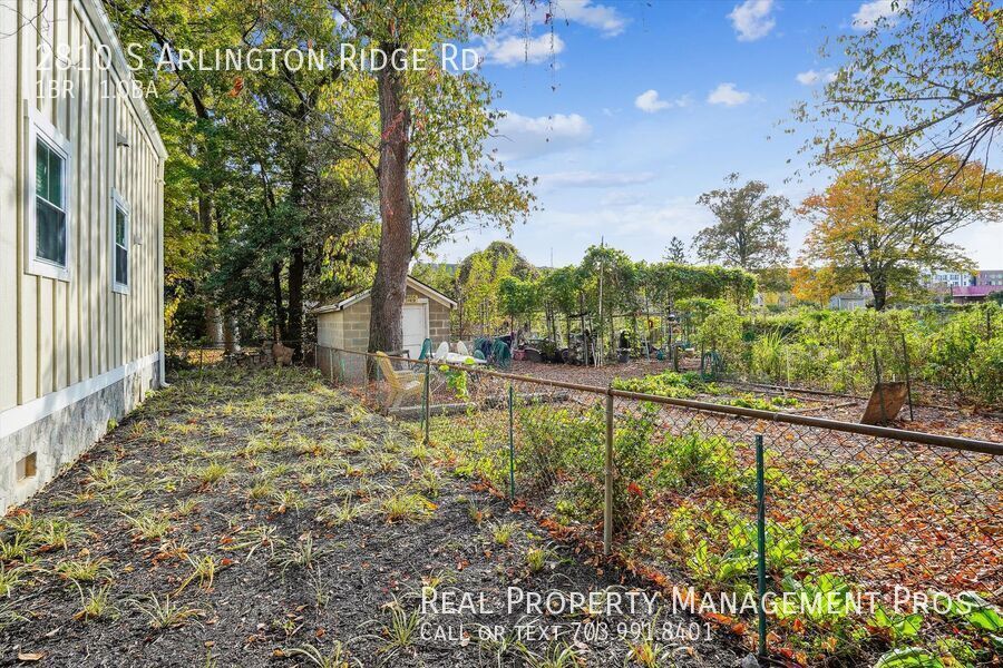 2810 S Arlington Ridge Rd, Arlington, VA 22202 House Rental in