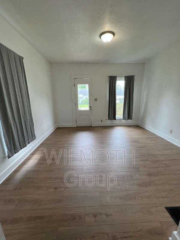 Foto del edificio - 730 W 9th St