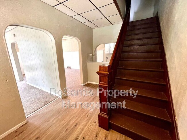 Foto del edificio - 17 N Cedar St