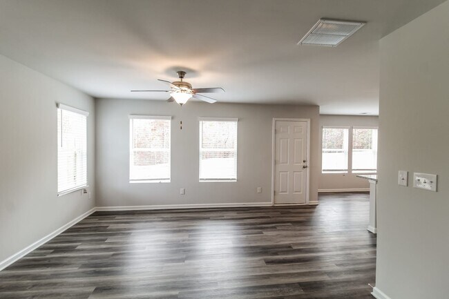 Building Photo - 481 Amelia Ln
