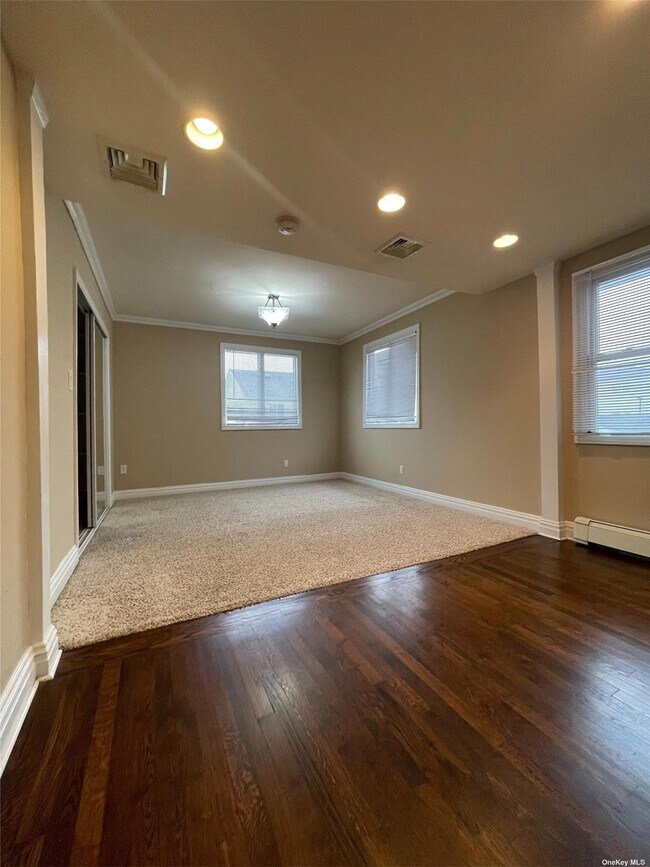 Building Photo - 164-37 98th St