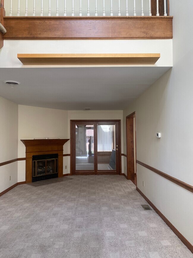Building Photo - 350 Peppercorn Square