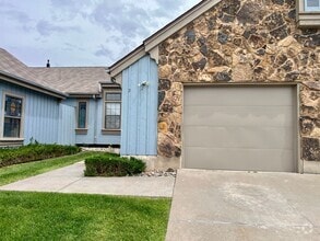 Building Photo - 2 W Ridge Ct