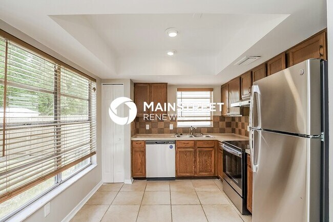 Foto del edificio - 3 Bedroom Pet-Friendly Home in OVIEDO, FL with Main Street Renewal