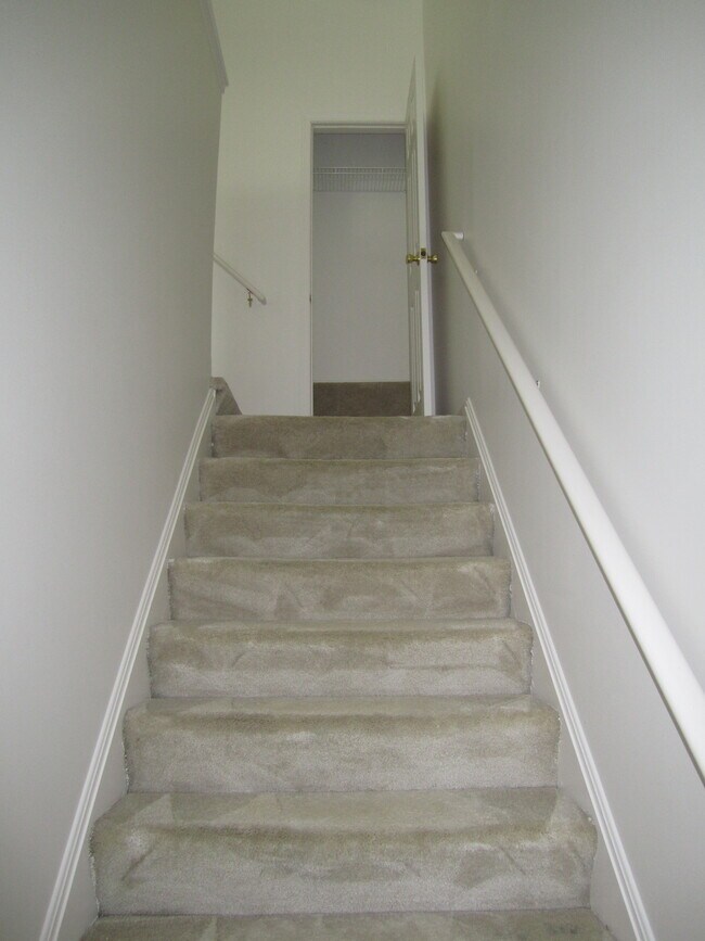 Building Photo - 134 Hiddenwood Dr