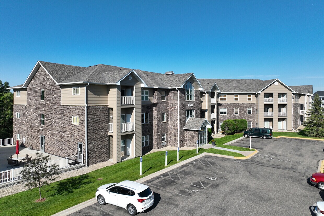 Powers Ridge Condominiums Apartments in Chanhassen, MN