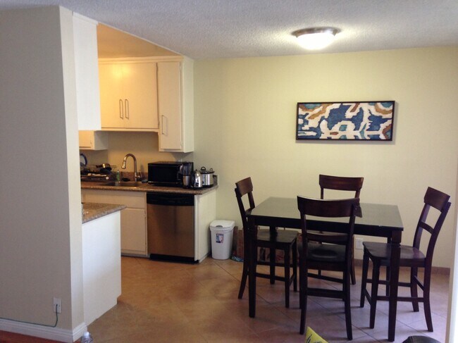 Building Photo - 3401 Club Dr