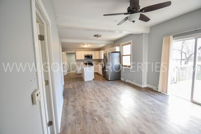 Building Photo - 3 Bedroom 1 Bath Home in Des Moines