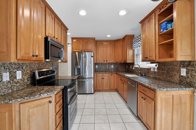 Building Photo - Beautiful 4BR Colonial in Devon Green | Prime North Stafford Location