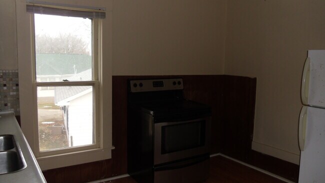 Kitchen - 1720 Mount Pleasant St