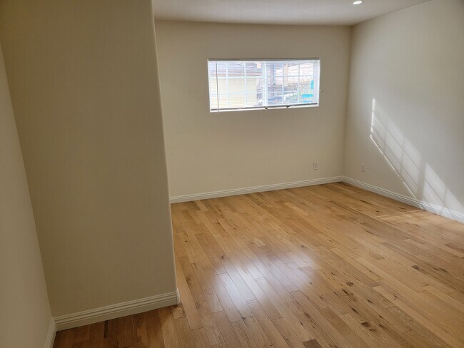 Building Photo - 3956 Tilden Ave