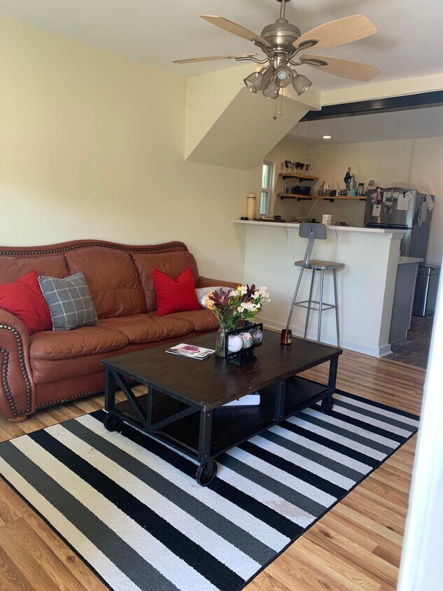 Lounge/Living Area - 1504 Ashwood Road