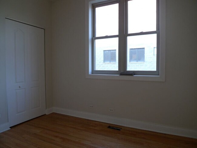 Foto del edificio - 2335 W Washington Blvd