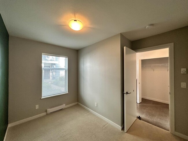 Building Photo - 18505 Laurensen Pl