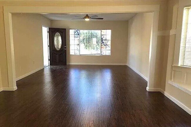 Foto del edificio - 610 N Hobart Blvd