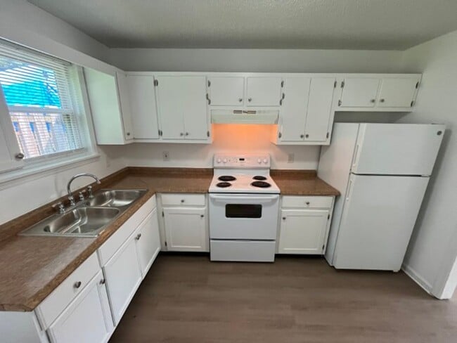 Building Photo - Very Affordable 2BR near MTSU