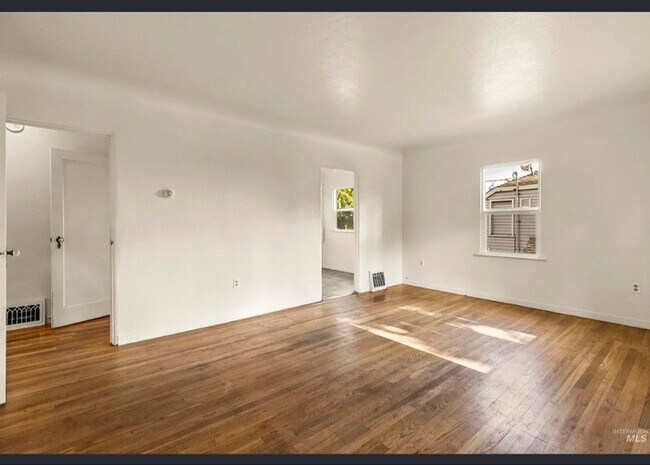 Foto del edificio - 242 Cherry St